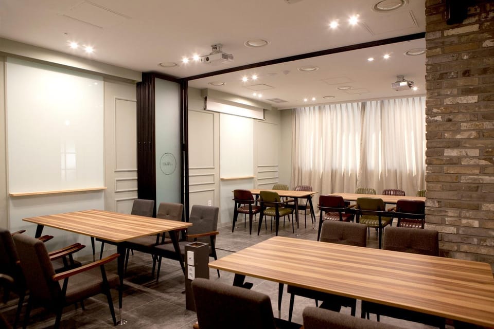 Meeting/conference room