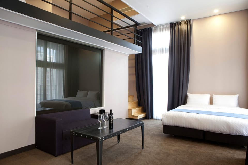 Balcony/Terrace, Living room, Seating area, Bedroom