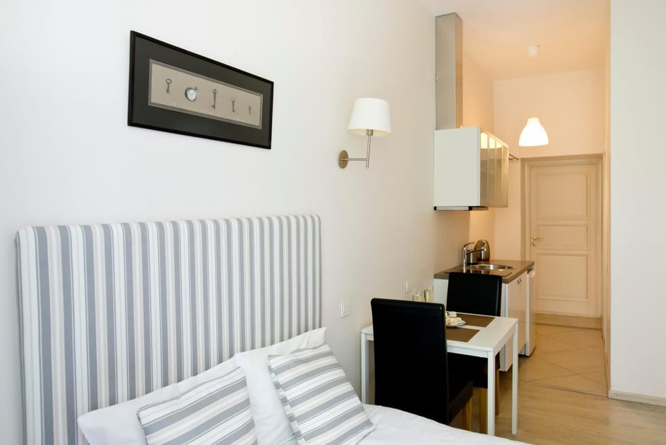 Kitchen or kitchenette, Bedroom