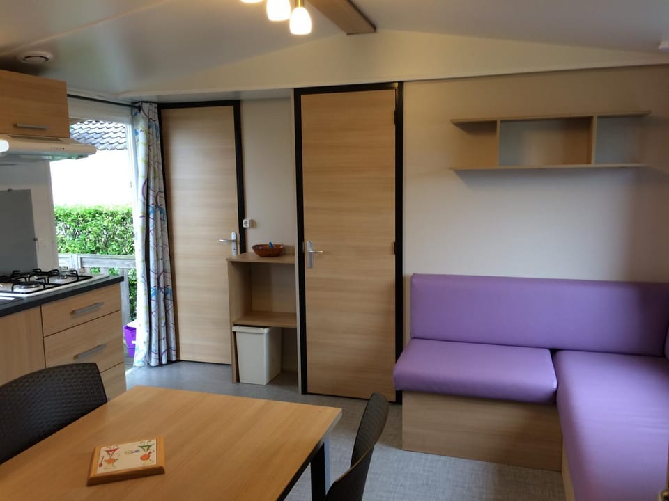 Kitchen or kitchenette, Living room, Seating area