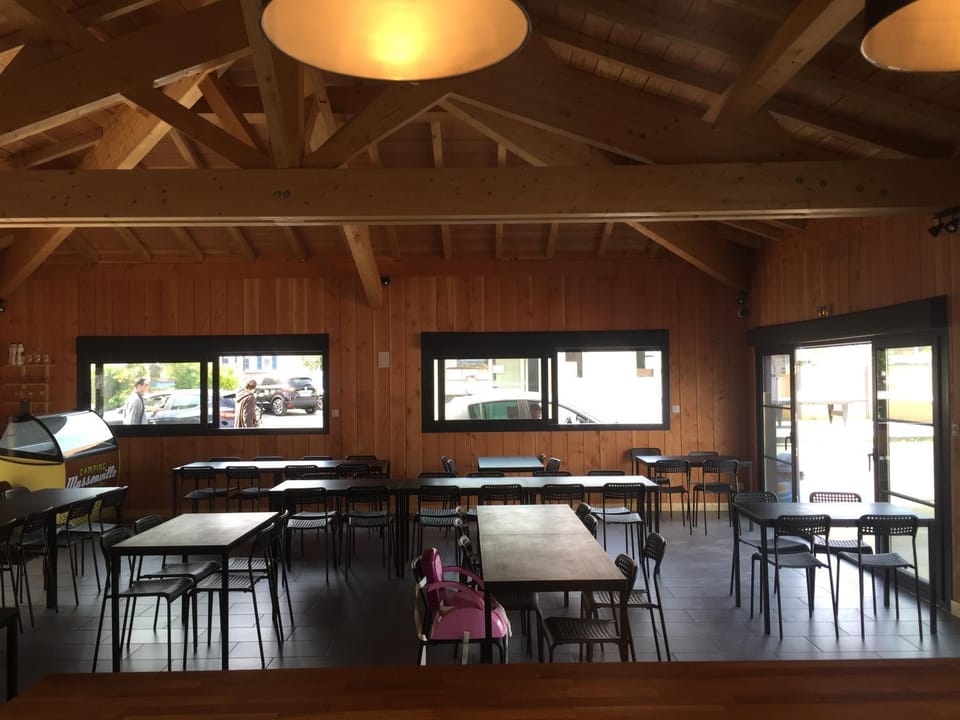 Restaurant/places to eat, Banquet/Function facilities