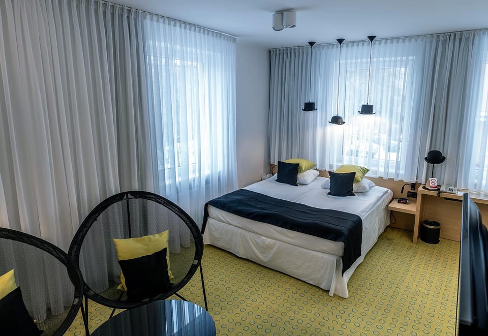 Bed, View (from property/room), Photo of the whole room, Seating area, Bedroom, air conditioner