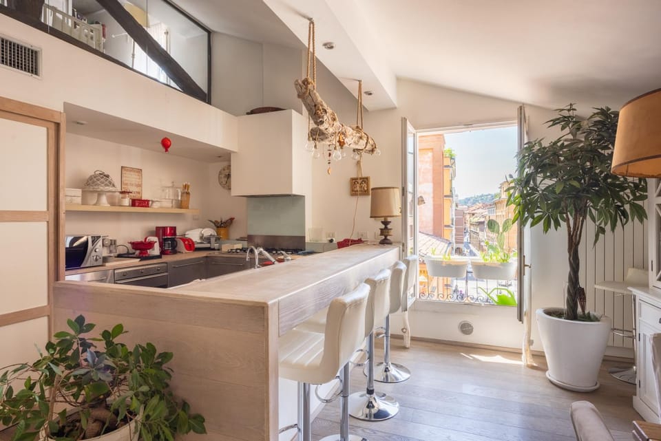 Kitchen or kitchenette, Living room, Seating area, Dining area