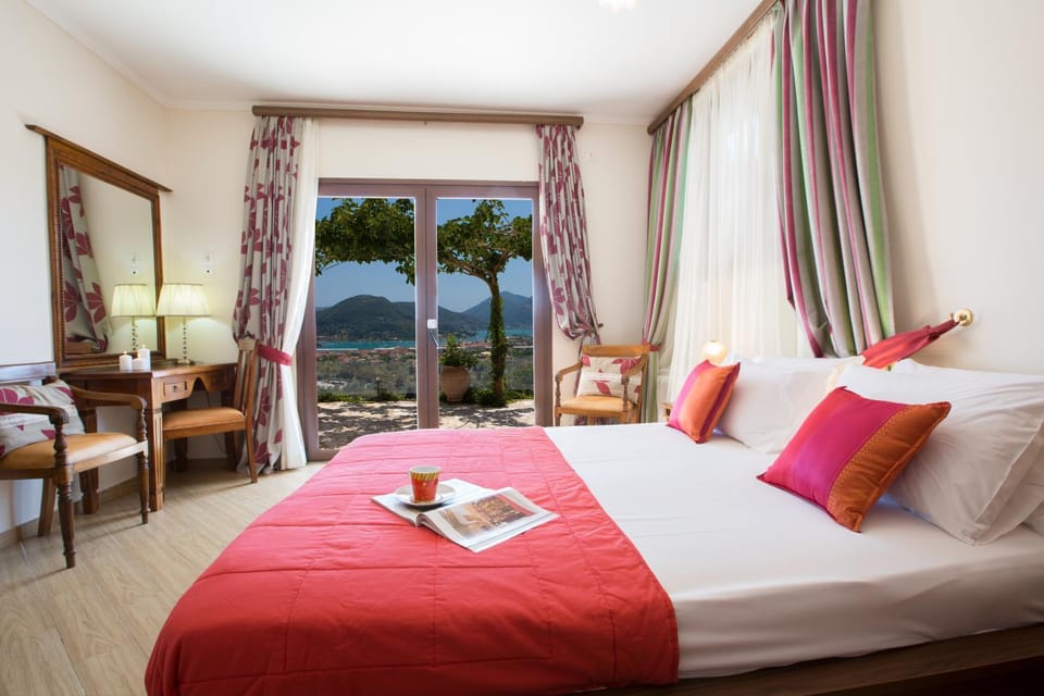 Property building, Bed, Day, Summer, Photo of the whole room, Bedroom, On site, City view, Landmark view, Mountain view, Pool view, Sea view
