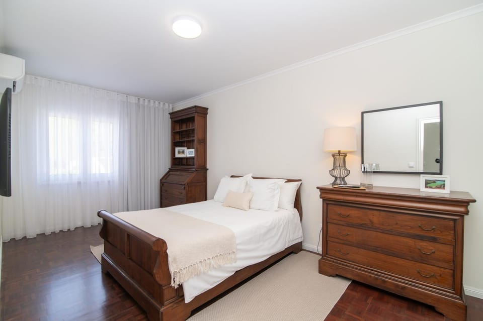 Bed, Bedroom, air conditioner