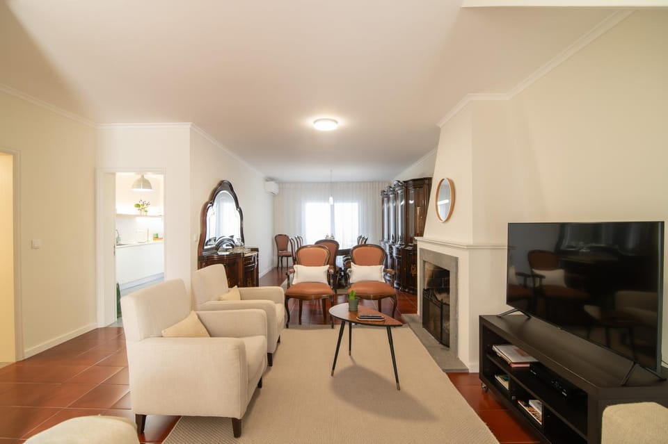 Communal lounge/ TV room, TV and multimedia, Living room, Dining area