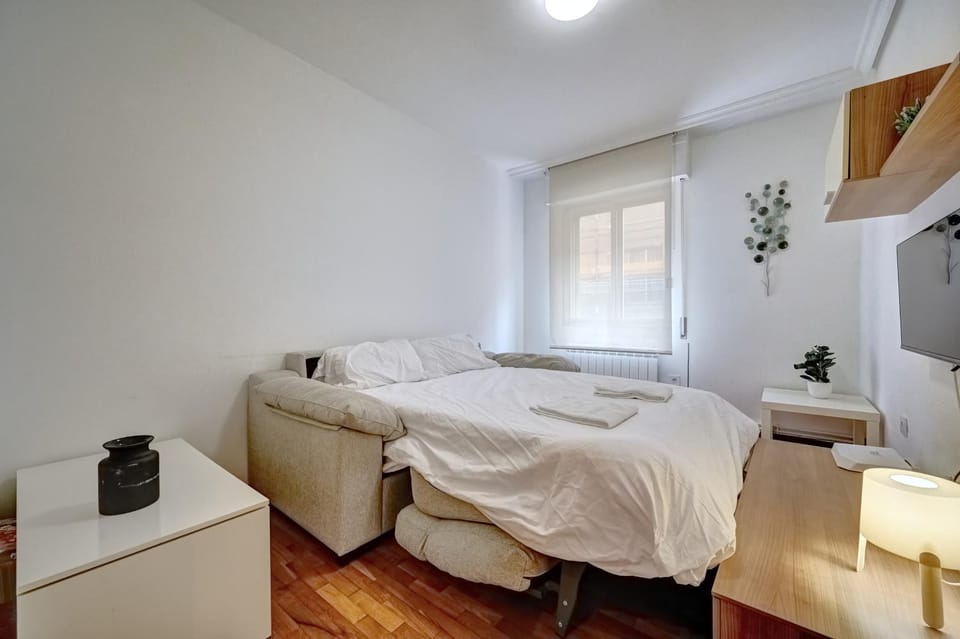 Bed, TV and multimedia