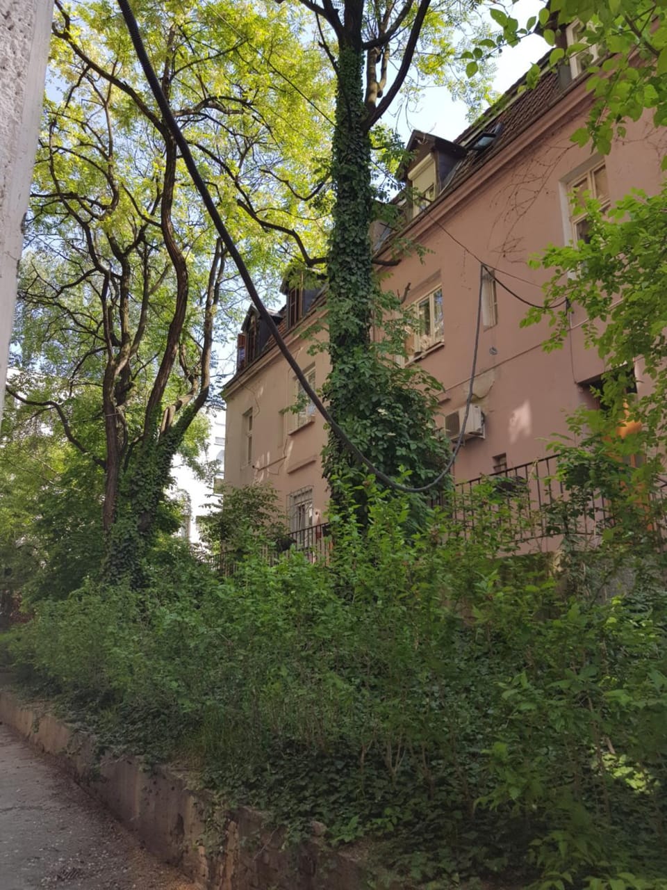 Property building, Spring, Neighbourhood