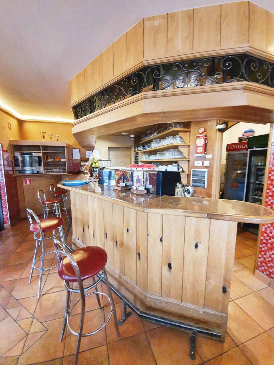 Restaurant/places to eat, Lounge or bar