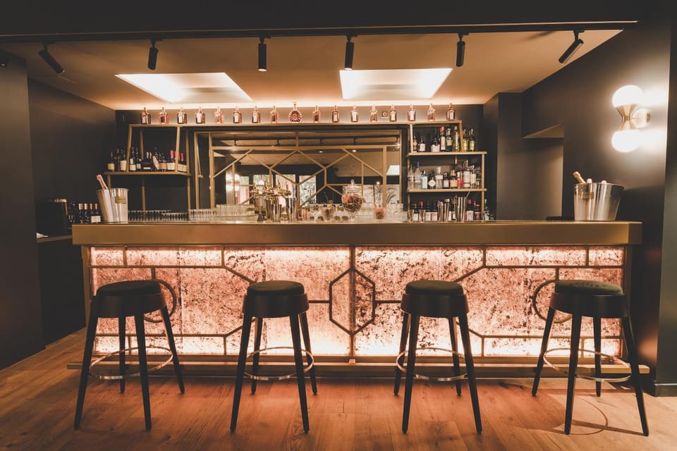 Lounge or bar, Lounge or bar