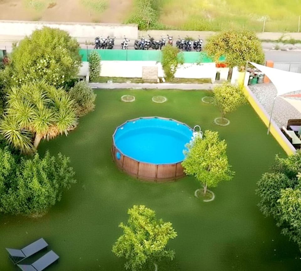 Garden, Swimming pool
