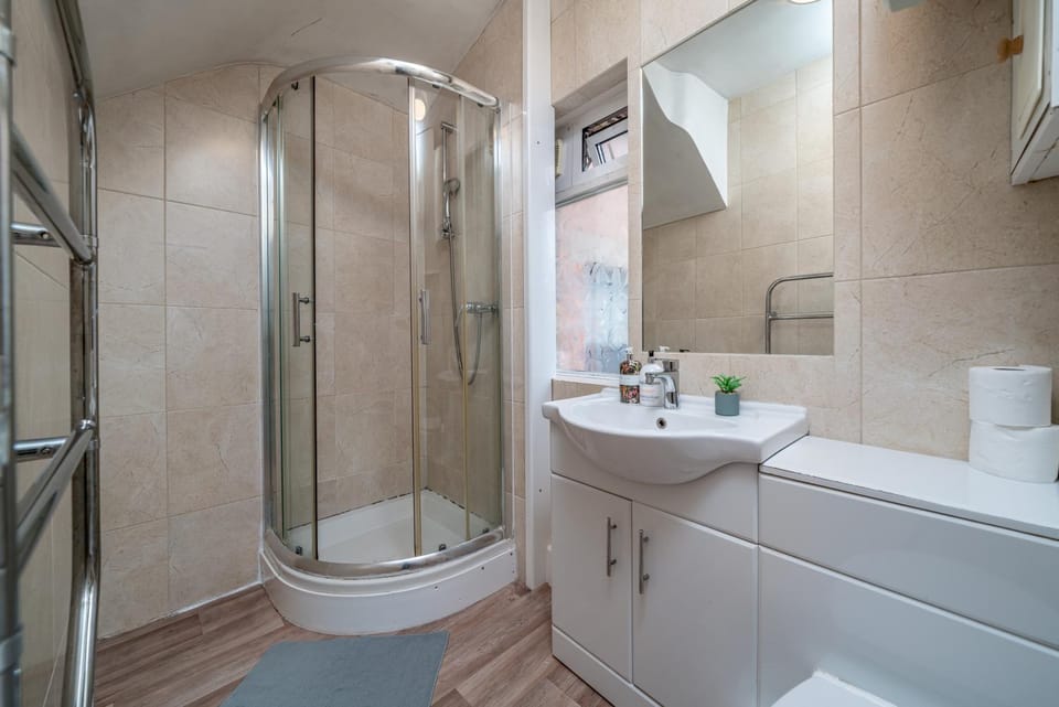 Carnaby & Oxford Street - Central Soho - One Bedroom - Double Bed & SofaBed Apartment in City of Westminster