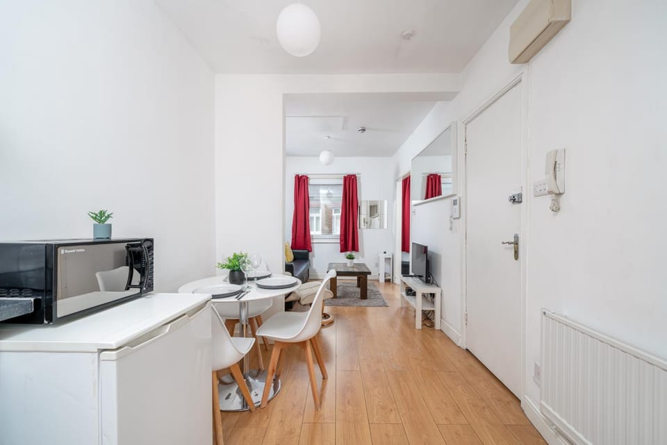Carnaby & Oxford Street - Central Soho - One Bedroom - Double Bed & SofaBed Apartment in City of Westminster