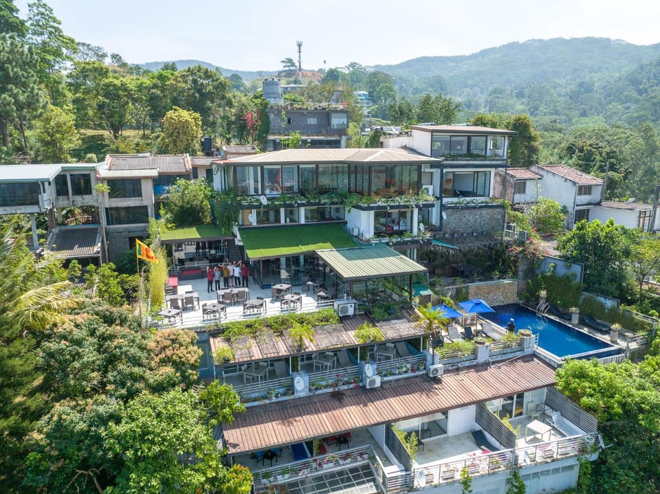 Property building, Spring, Day, Natural landscape, Bird's eye view, Garden, Garden view, Mountain view, Pool view, Swimming pool