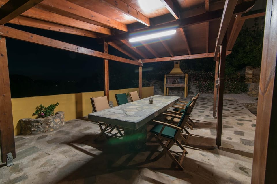 Spring, Night, BBQ facilities, BBQ facilities, On site