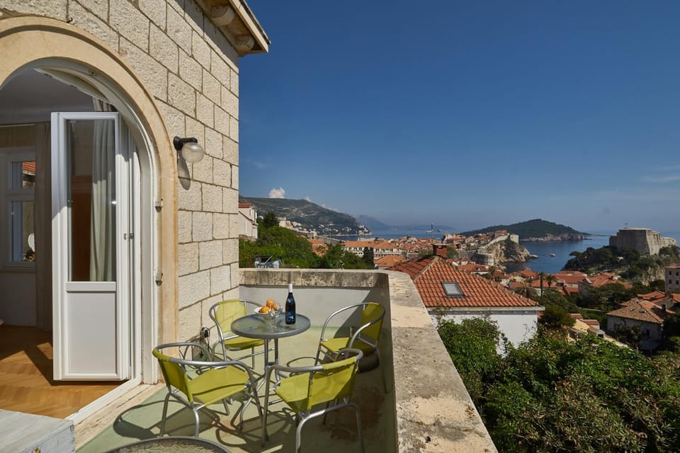 Property building, Balcony/Terrace, City view