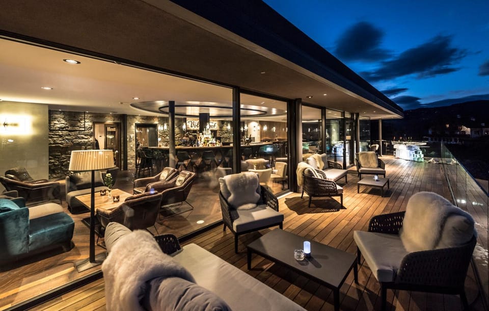 Lounge or bar