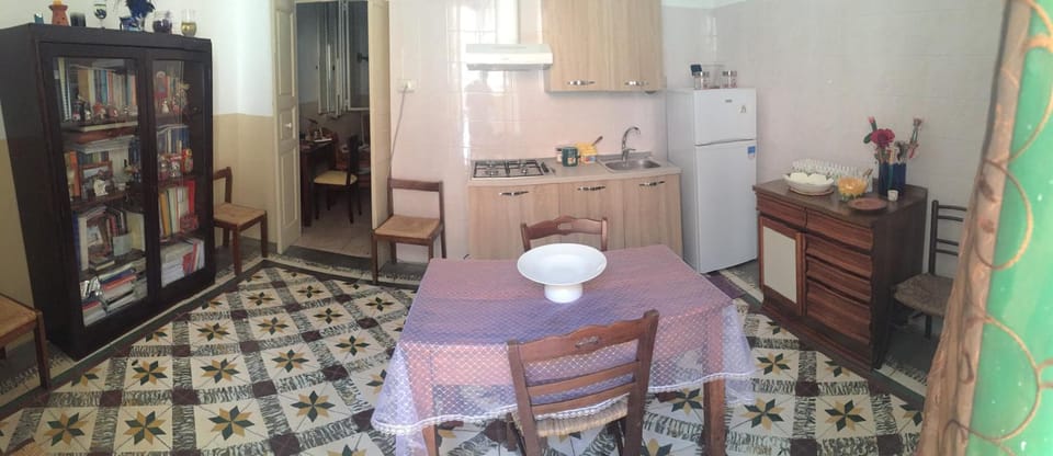 Balcony/Terrace, Photo of the whole room, City view, Street view, Lunch, Dinner