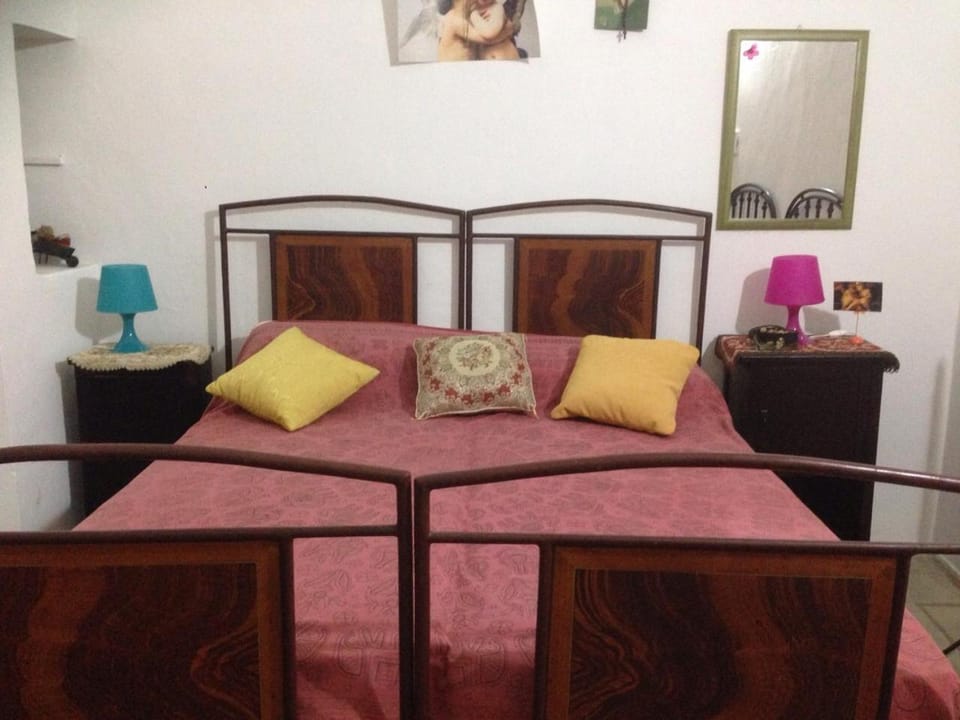 Bed, Photo of the whole room
