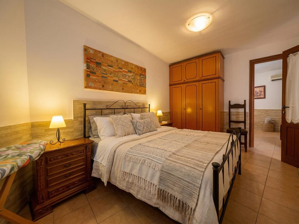 Bedroom, flat iron, wardrobe