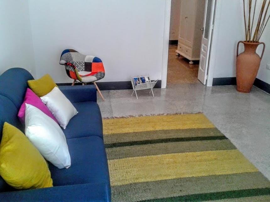 Bed, Living room