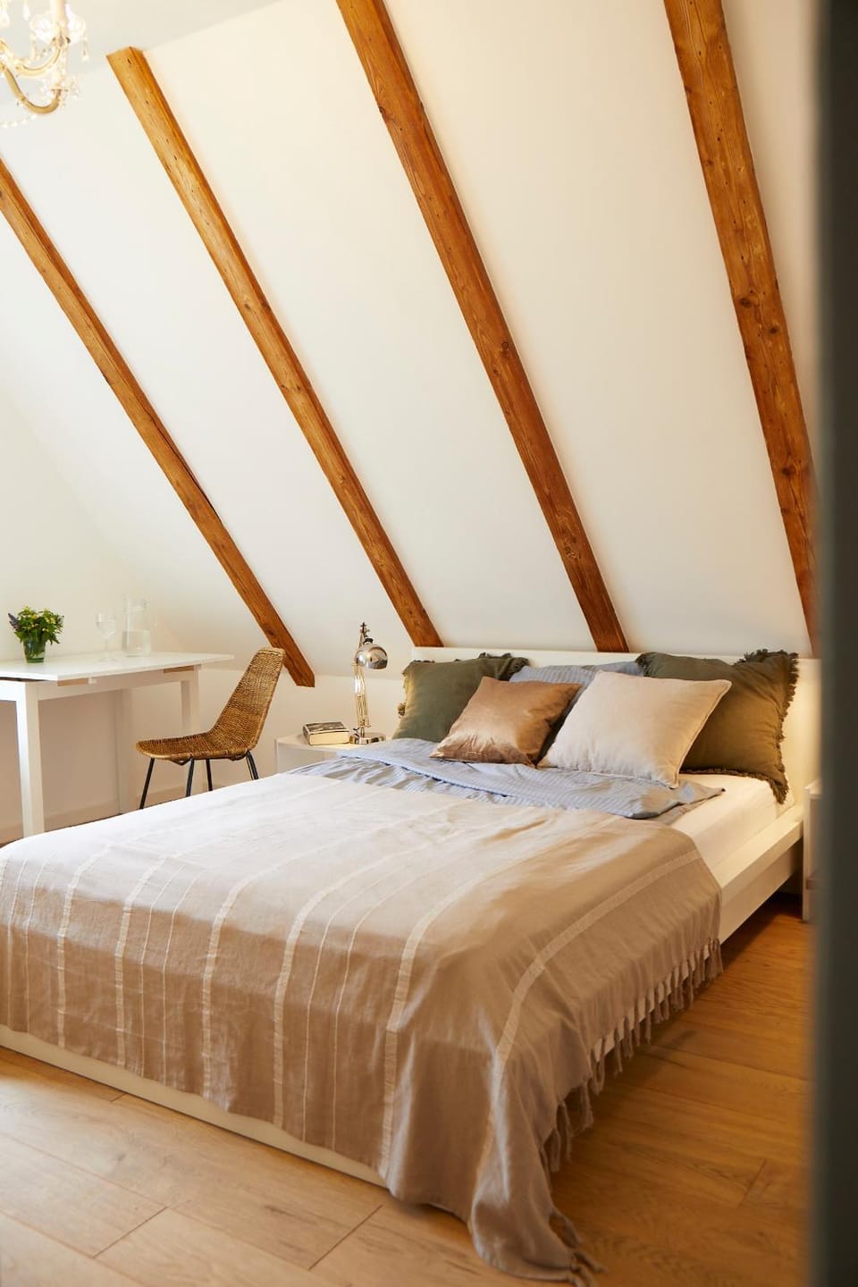 Bed, Photo of the whole room