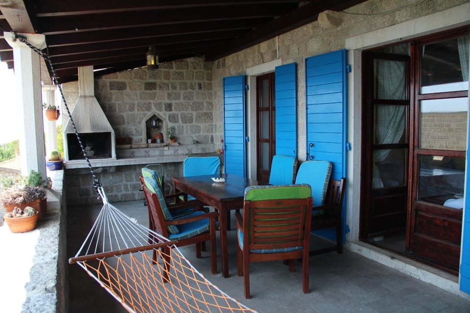 BBQ facilities, Balcony/Terrace, Decorative detail, Garden view, Pool view, Sea view