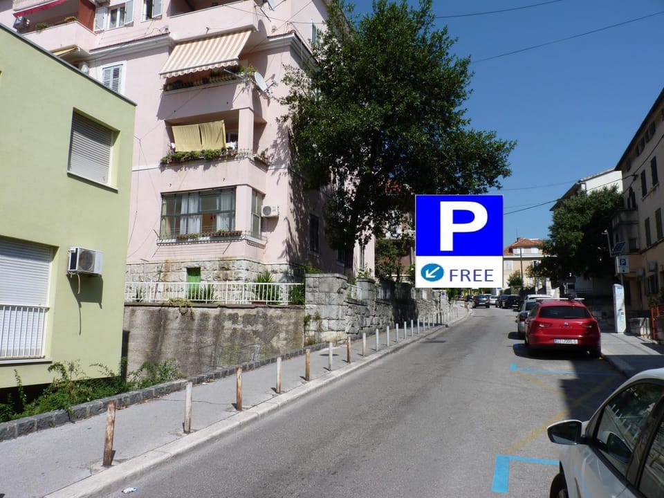Neighbourhood, Street view, Parking