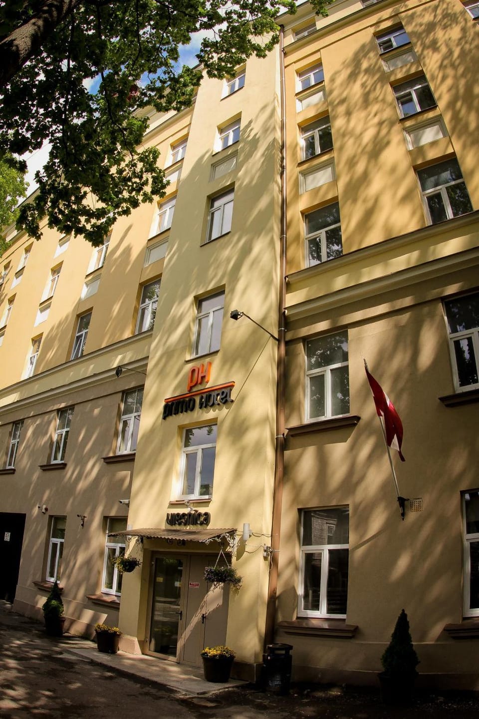 Facade/entrance