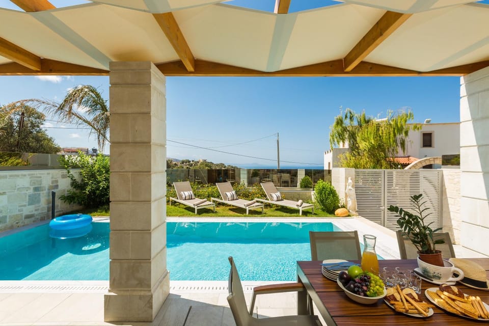 Garden, Dining area, Swimming pool, Swimming pool