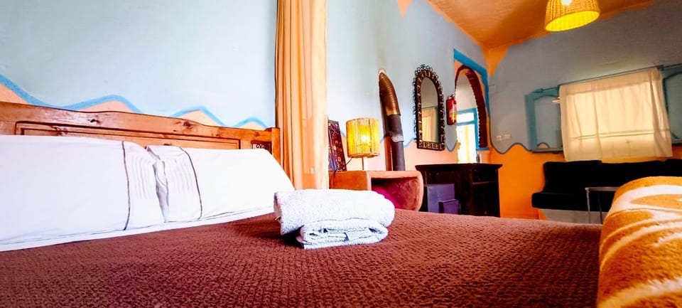 Bed, towels