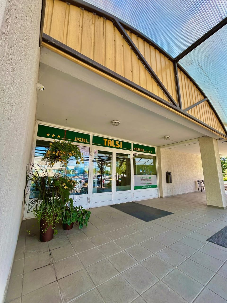 Facade/entrance