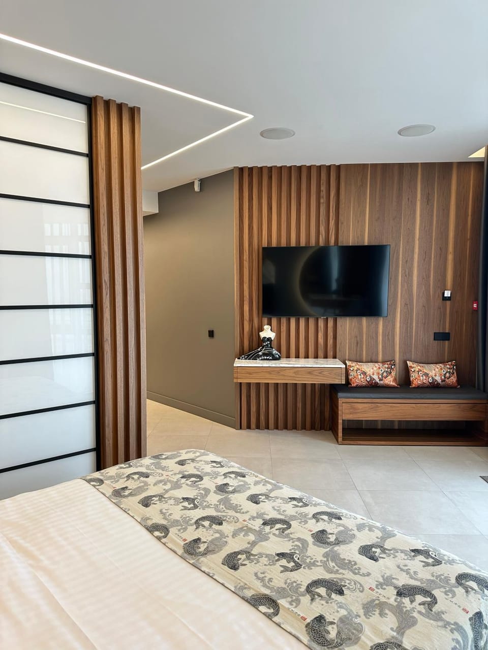 TV and multimedia, Photo of the whole room