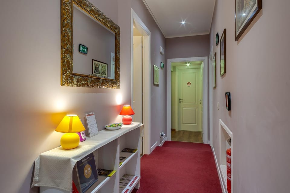 Lobby or reception, Internal: Not applicable to any particular room