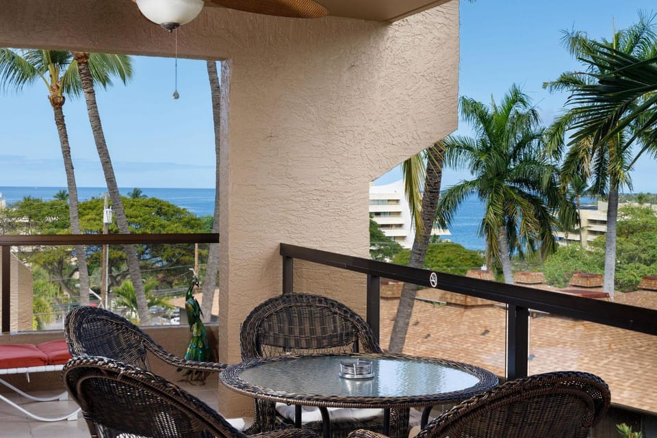 Kona Pacific B409 House in Holualoa