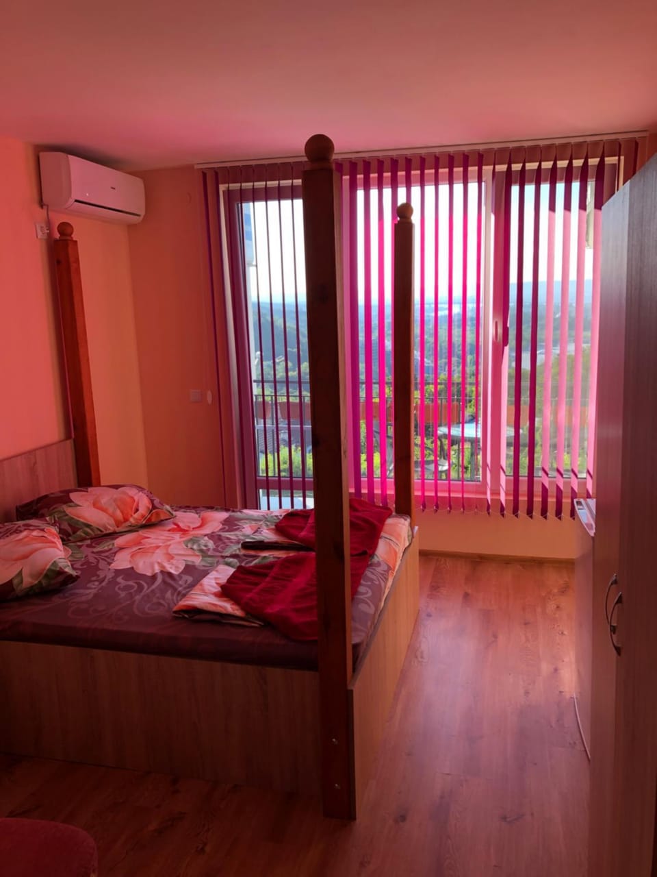 Bedroom, internet, air conditioner