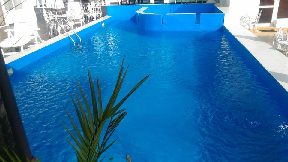 Swimming pool, Swimming pool