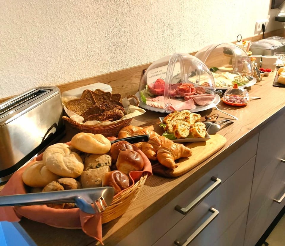 Kitchen or kitchenette, Food, Buffet breakfast