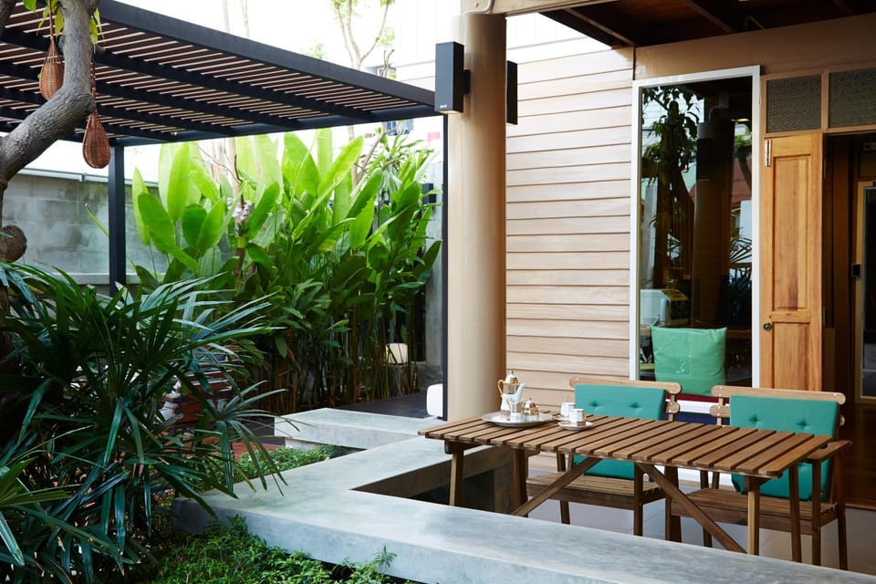 Restaurant/places to eat, Area and facilities