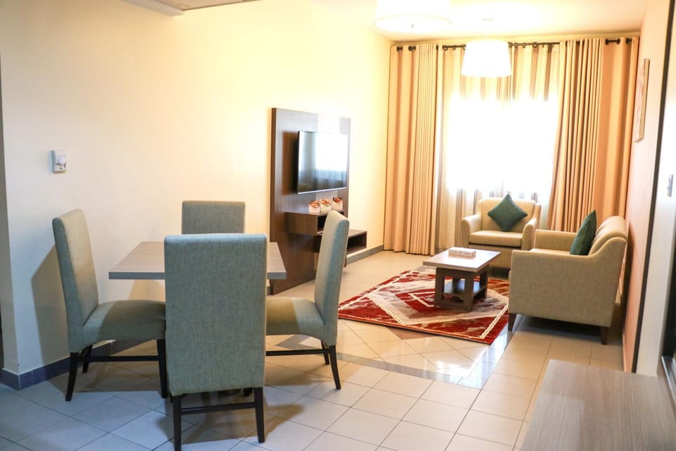 Communal lounge/ TV room, Living room, Seating area, Dining area