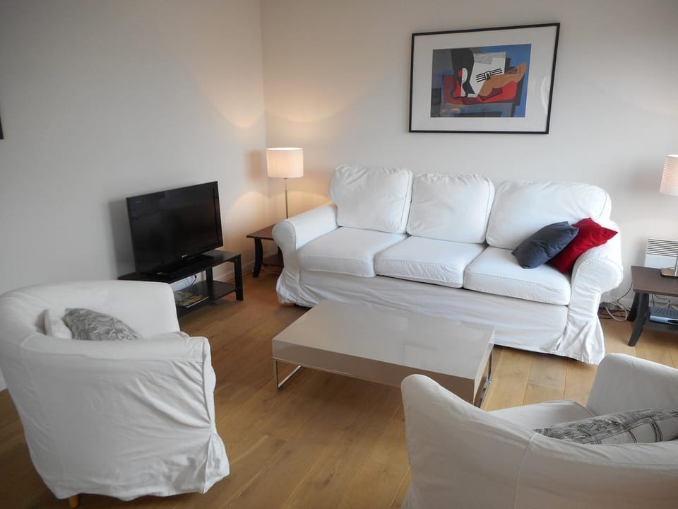 TV and multimedia, Seating area