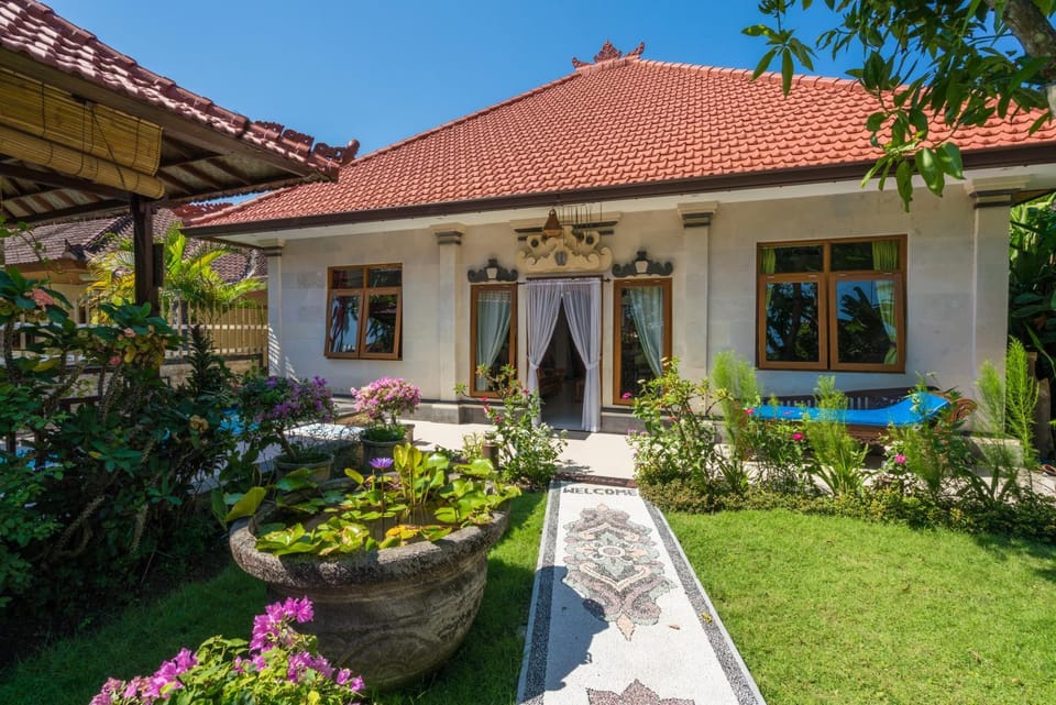 Facade/entrance, Garden