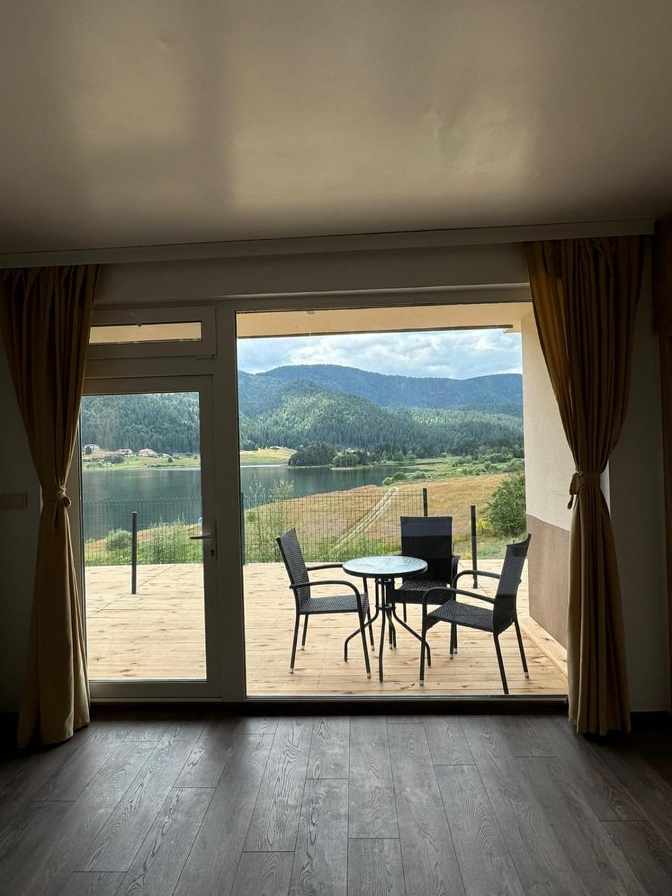 Natural landscape, Bathroom, View (from property/room), Balcony/Terrace, Balcony/Terrace, Seating area, Lake view, Lake view, Mountain view, Entertainment, minibar, wedding