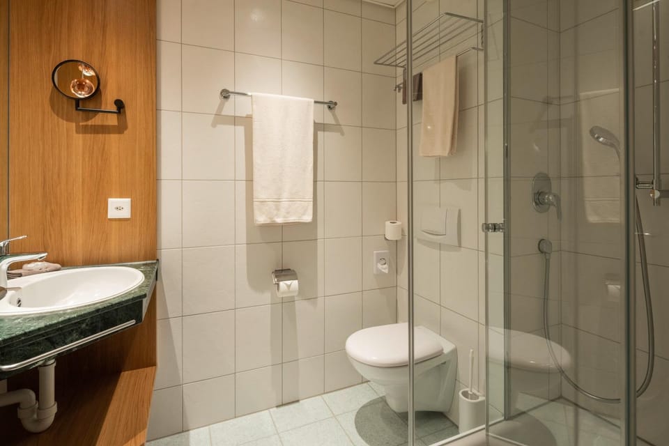 Shower, Bathroom, towels