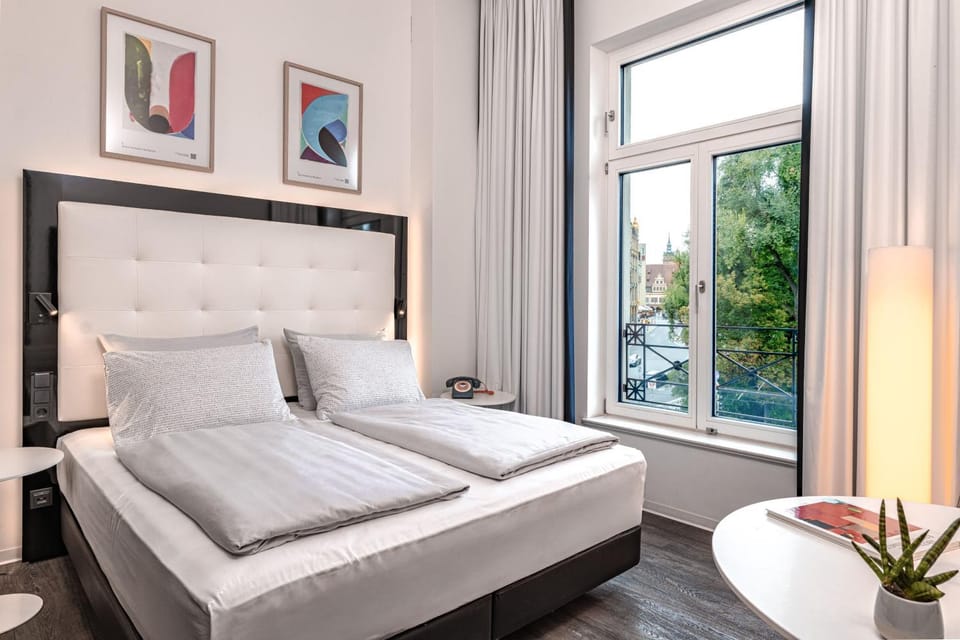 Bed, View (from property/room), Balcony/Terrace, Bedroom