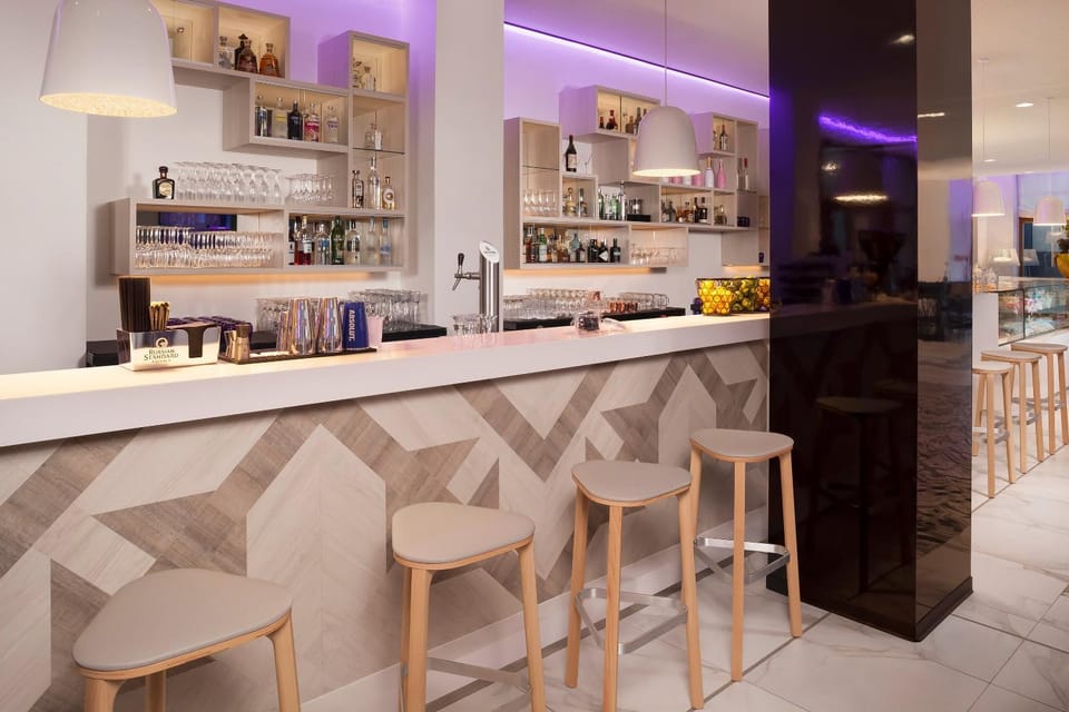 Lounge or bar, Drinks