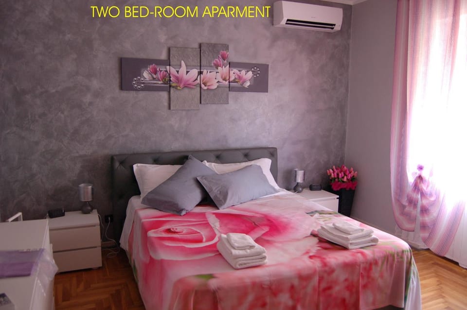 Bed, Photo of the whole room