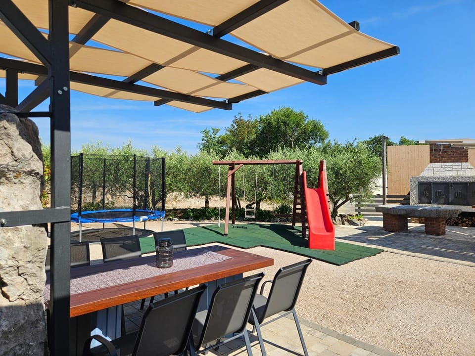 BBQ facilities, Children play ground, Balcony/Terrace