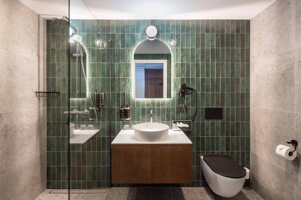 Shower, Toilet, Bathroom, towels