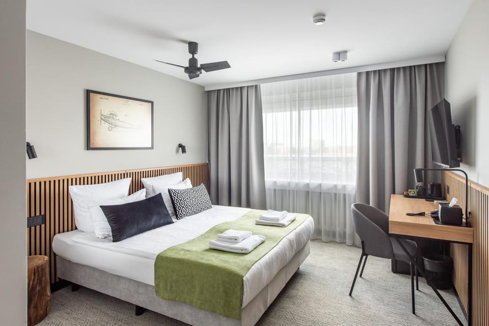 Bed, TV and multimedia, Photo of the whole room, Bedroom, wardrobe